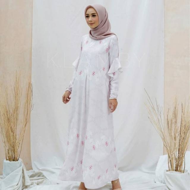 AMARA DRESS WEARING KLAMBY