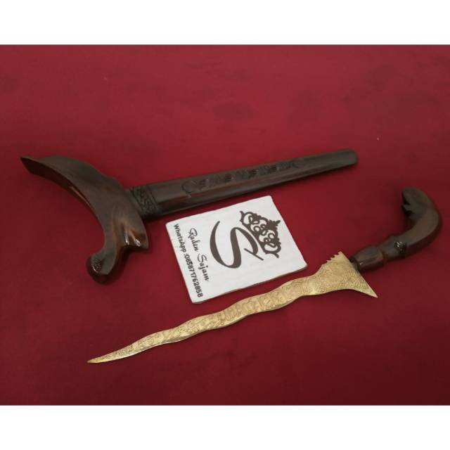 Keris Kuningan kaligrafi
