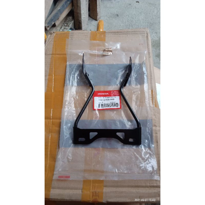 breket dudukan besi plat nomor depan honda new sonic 150 R ori AHM