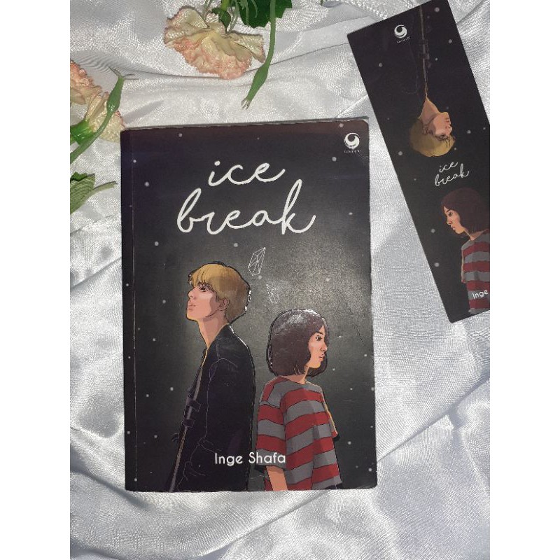NOVEL ICE BREAK(INGE SHAFA) DENGAN PEMBATAS BUKU