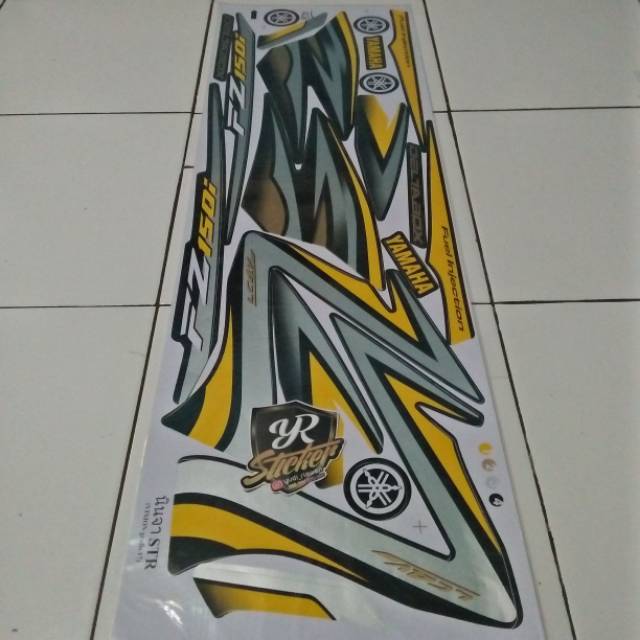 Striping sticker variasi yamaha vixion old fz150i silver kuning