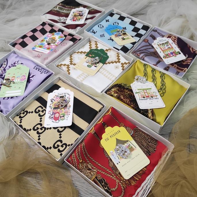 

Parsel Lebaran Murah Isi Jilbab Dan Bros Free Kemasan Hampers Hijab