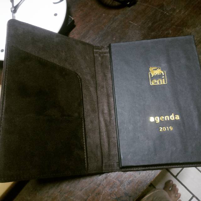 

Agenda kulit eksklusif