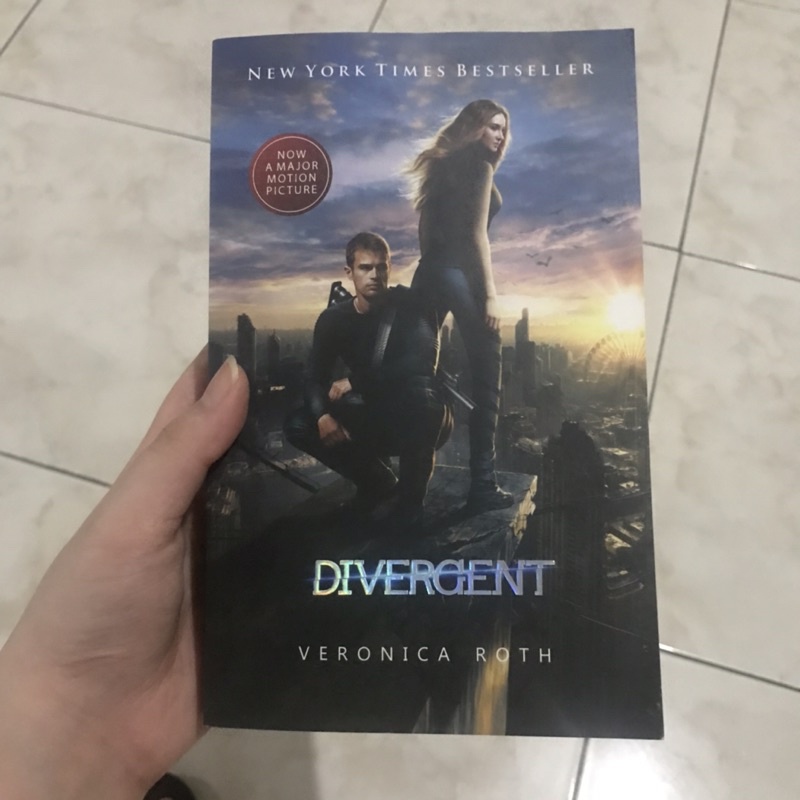 

Divergent book 1 bhs Indo like new