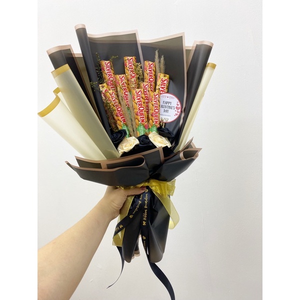 

Buket bunga Silverqueen 28 gr 10 pcs 15 pcs / Valentine Choco Chocolate Hadiah Kado Kirim ke luar kota aman