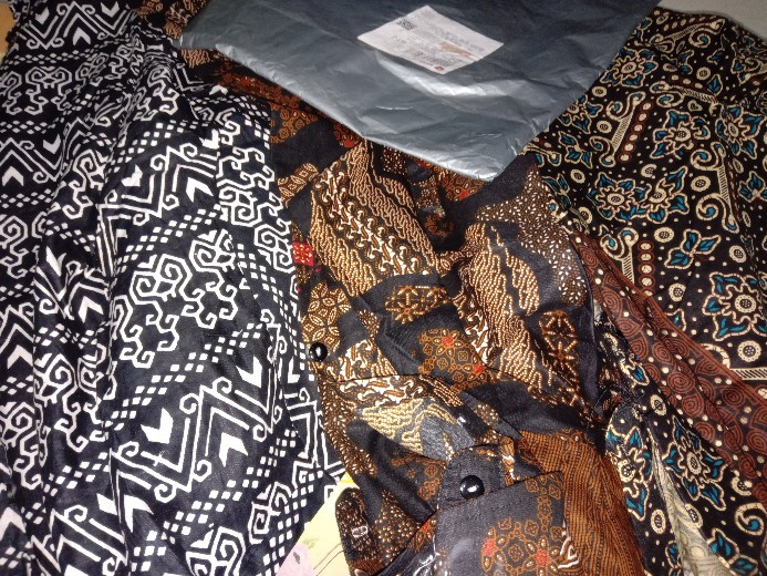 Baju Batik Pria Hitam Manis