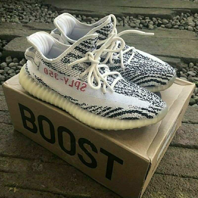 

YEZZY 350 V2 ZEBRA