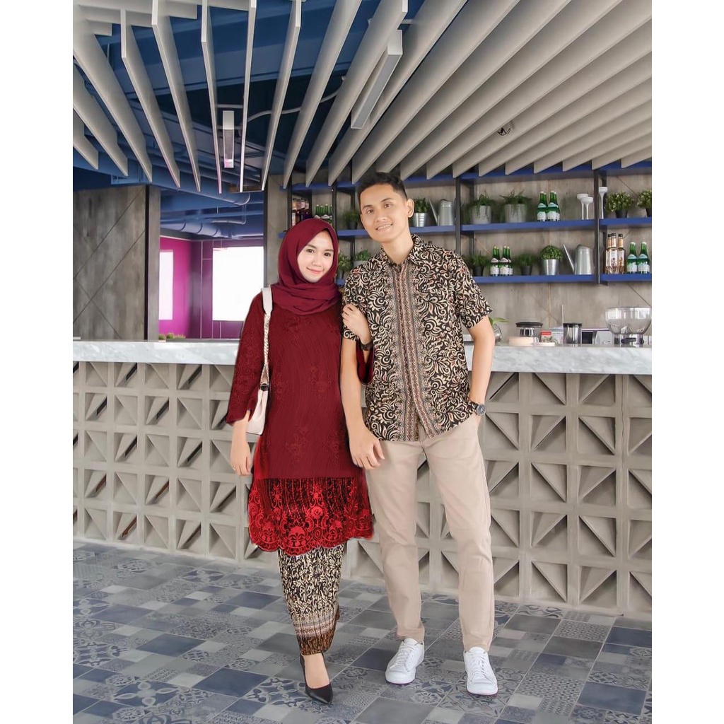 [Ready Jumbo] Couple Kebaya Terbaru Modern Brokat Kemeja Batik Amelia Murah Pasangan Lamaran Baju Sarimbit Pasangan Pria Wanita Batik Kebaya Couple Wisuda Tunik Kebaya Velvet Mix Mutiara Payet Mote Jahit Tangan Kekinian
