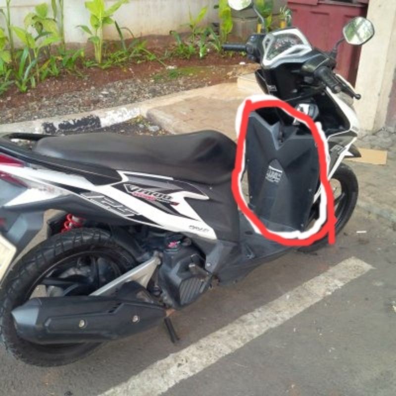 COVER Dek kunci bawah,legsil bawah vario125 lama th2012-2015