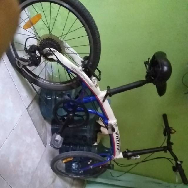 Sepeda lipat pacific