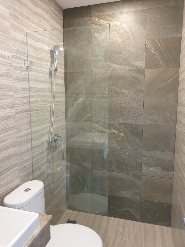 Partisi Pembatas Kamar Mandi Kaca Tempered 10 Mm Shopee Indonesia