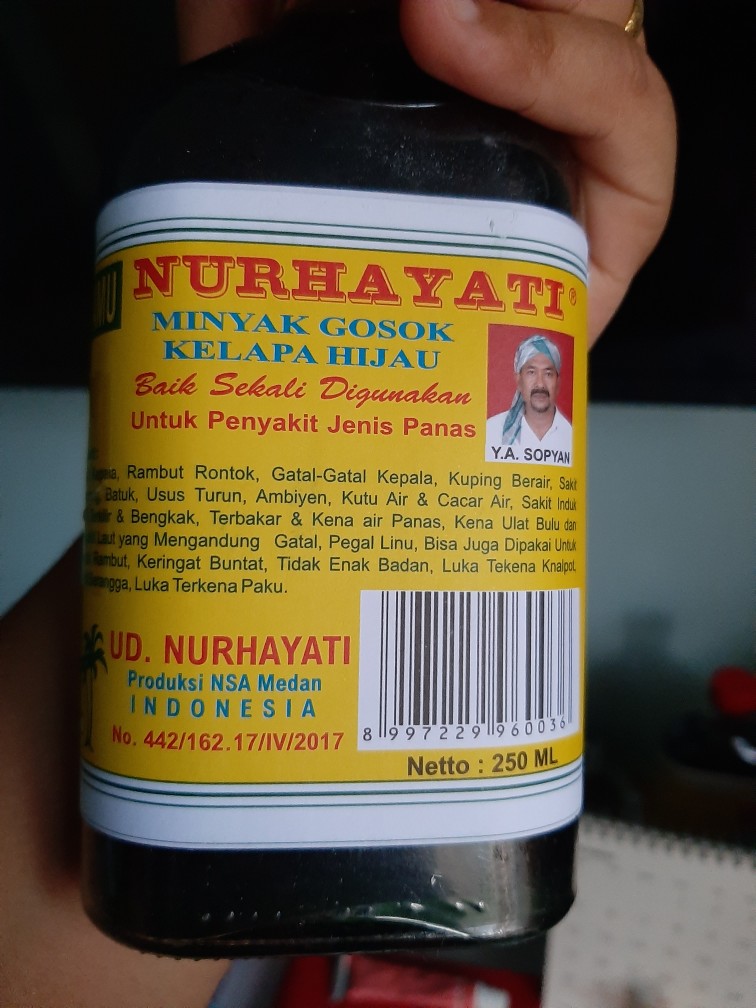 Minyak Nurhayati Botol Plastik Isi 250ml Untuk 1 Kg Muat 4 Botol Indonesia