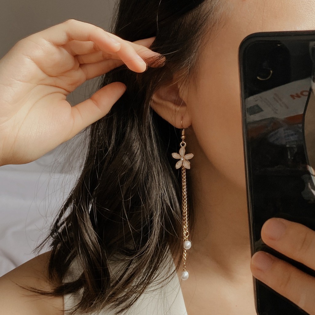 lily earrings / Aksesoris Anting Wanita Anting Korea