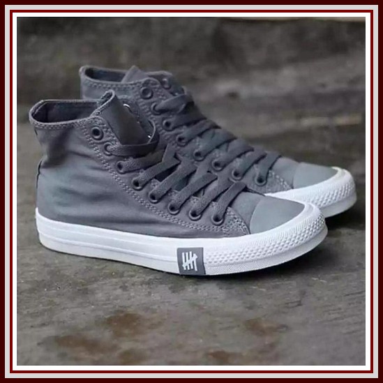 Sepatu  Hitam Putih Pria Wanita Original Premium Ori Black White Old Skool Keren Kekinian Murah Terb