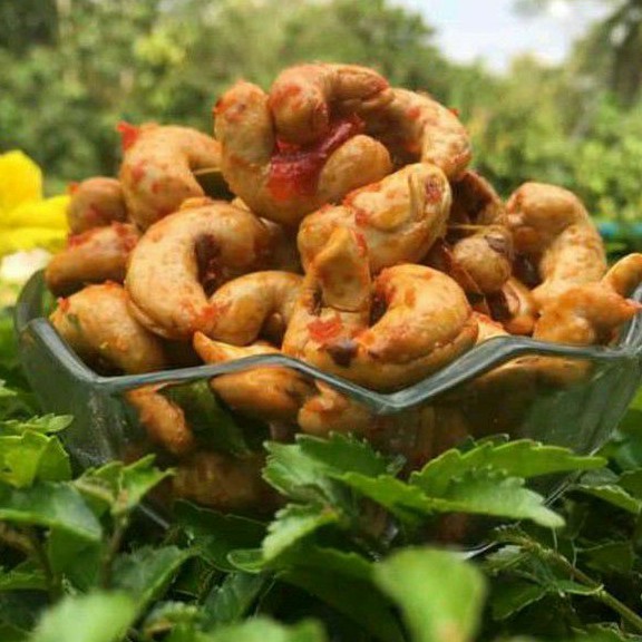 

Cemilan kacang mete / kacang mede Pedas manis Netto 250gram
