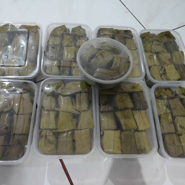 TAPE KETAN DAUN JAMBU KHAS KUNINGAN