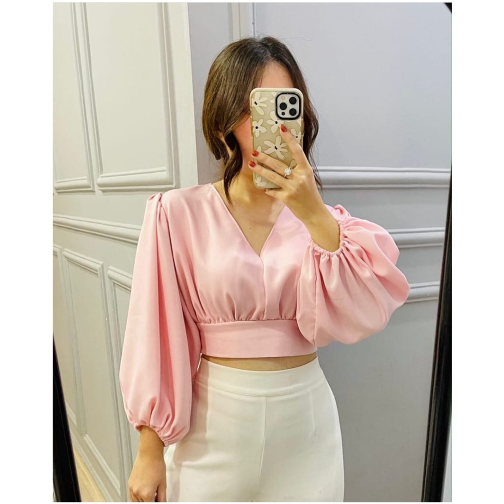 BEFAST - ZEC OOTD Wanita Blouse ADHITA / Posh Top / Pakaian Blouse Kasual / Blouse Crop Keluaran Terbaru / Fashion Wanita Remaja Kekiniaan / Blouse Crop Lengan Panjang / Trendy / Blouse Leher V