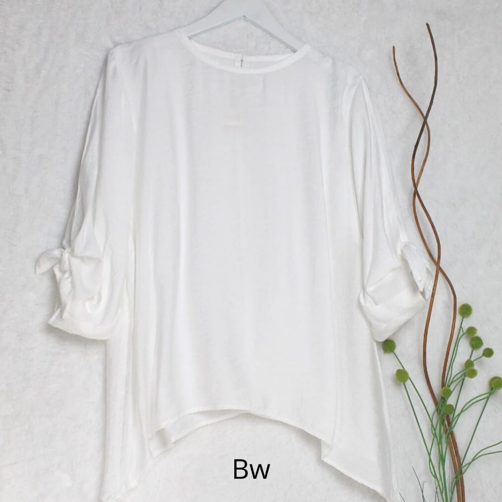 OZGE Atasan Blus Wanita Premium Terbaru Model Korea  Bahan Silky Import fit M to XL