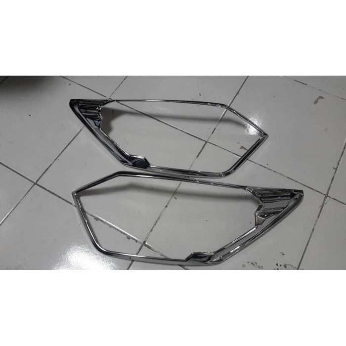 Garnish / List Lampu Depan Sigra / Calya