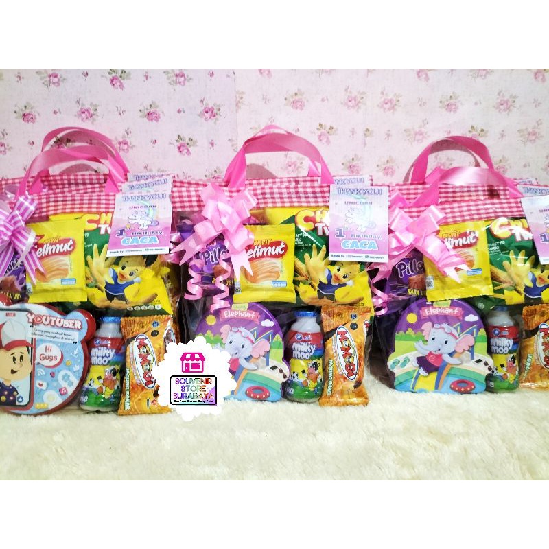 Souvenir Snack Ulang Tahun / paket lunch box / souvenir murah/ bingkisan murah/ paket lunchbox+snack / Souvenir Murah Surabaya / Hampers Ultah Anak / Snack Birthday Kemasan