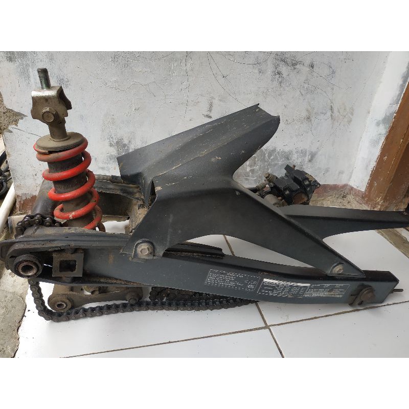 Arm lengan ayun CBR 150 R original set shock caliper belakang