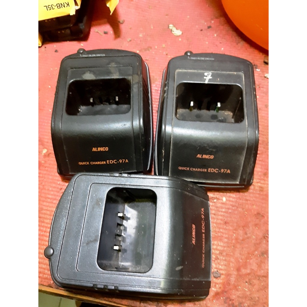 Charger Ht Alinco Dj 195 dJ196 dan DJ 596 Desktop saja Kondisi Second Normal sudah dicek