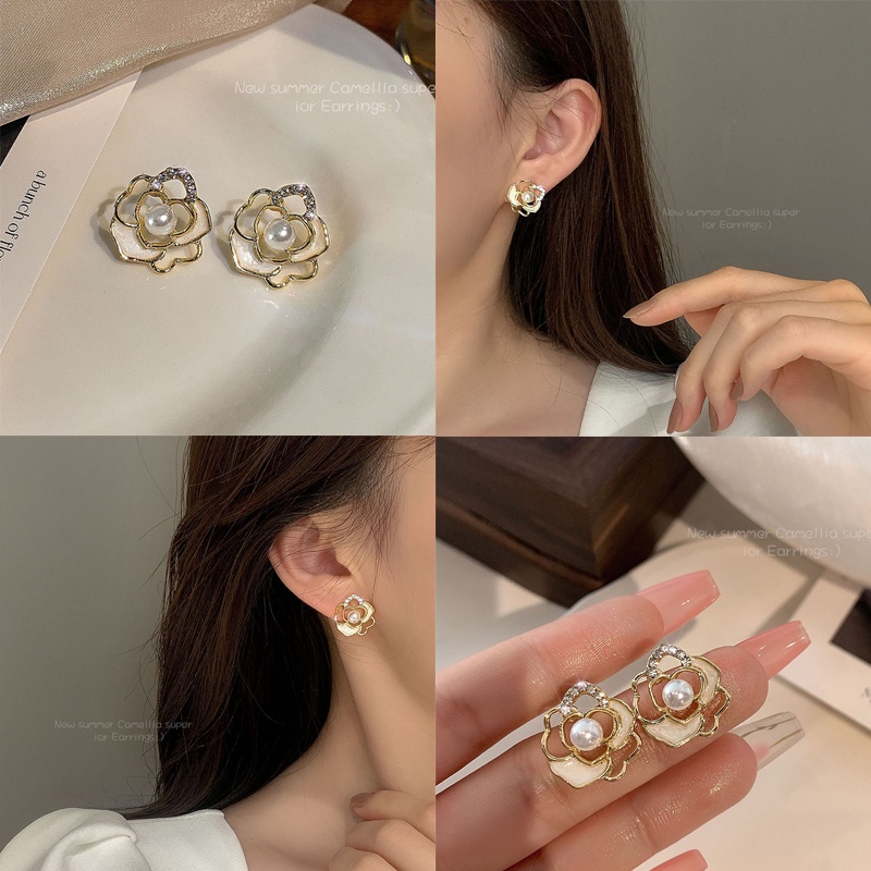 Anting Tusuk Bentuk Bunga Hollow Aksen Mutiara Bahan Metal Gaya Vintage Korea Untuk Wanita