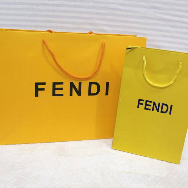 

Paperbag fendi 1 set isi 2 ukuran