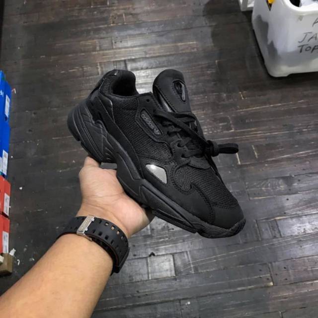 adidas falcon full black