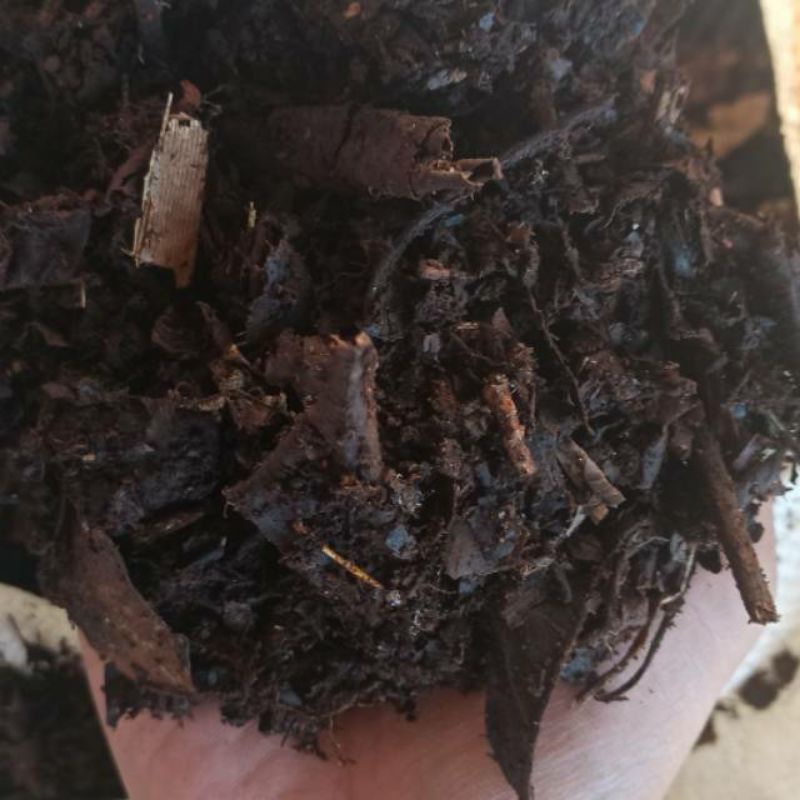 KEBUN DZAKI - Media Tanam Humus Ranting Daun Hutan Campur Kohe Kambing Kemasan 1kg