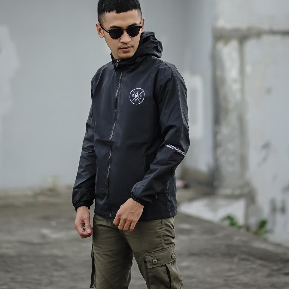 Jaket Parasut Pria Polos Bahan Despo Hitam , Merah , Navy Bgsr V1E4