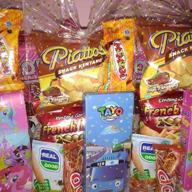 

Paket souvenir ulang tahun/paket snack dan kotak pensil