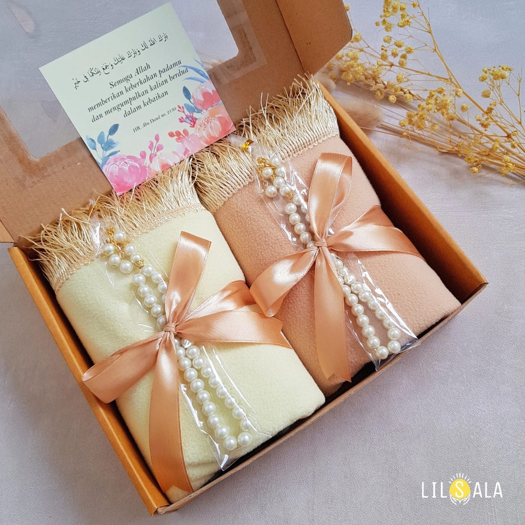 [BFL2] Sajadah Waterproof Wangi Polos Lembut Halus Free Tasbih Mutiara 33 Kado Pernikahan Hampers Wedding Tahlilan Kado Cewe Lebaran Hampers Lebaran/ Hampers Ramadhan