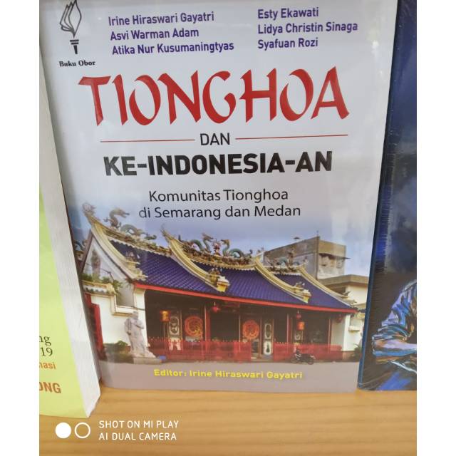 Buku Tionghoa dan ke-indonesiaan komunitas Tionghoa disemarang dan medan