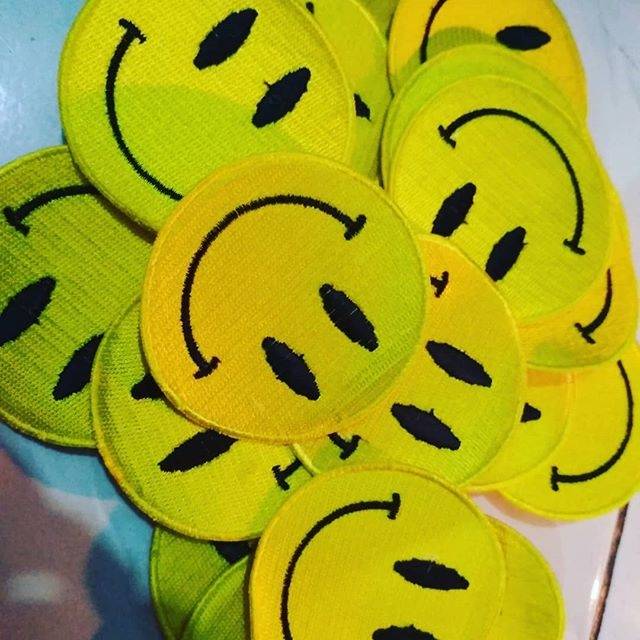 Emblem patch bordir smile logo