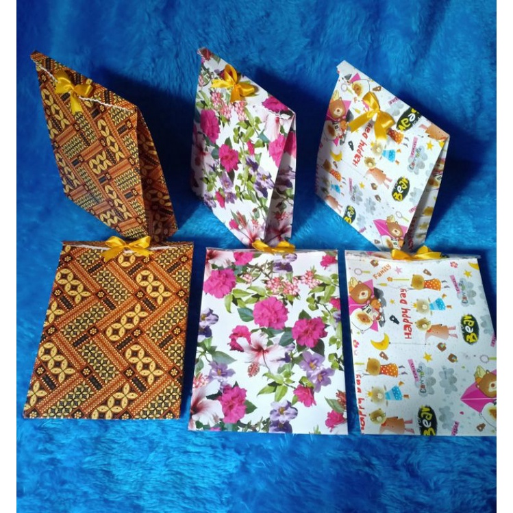 

Kertas kado instan bungkus kado uk. sedang