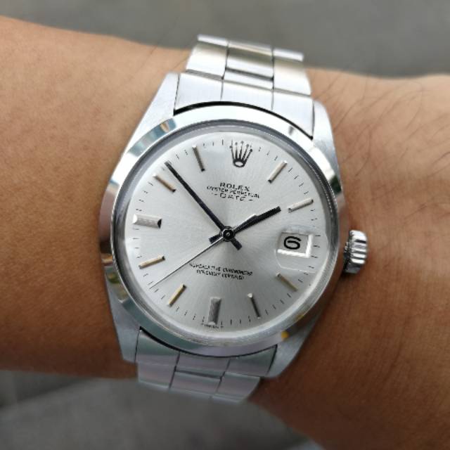 Original 1970 Rolex Oyster Perpetual Date 1500 silver sunburst dial with No Lume like new mint cond