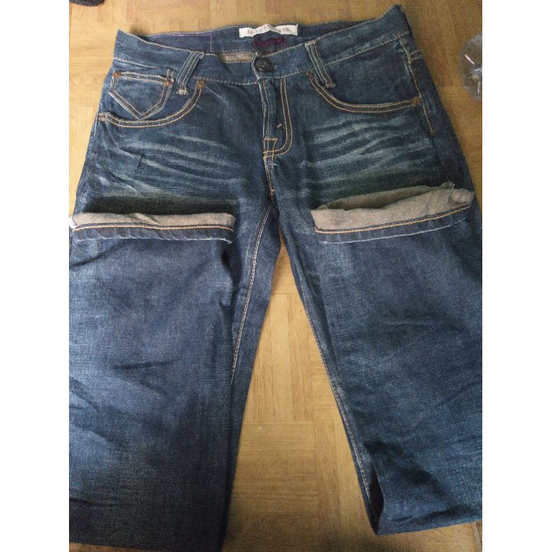 LEVIS EARTH VIOLET LABEL