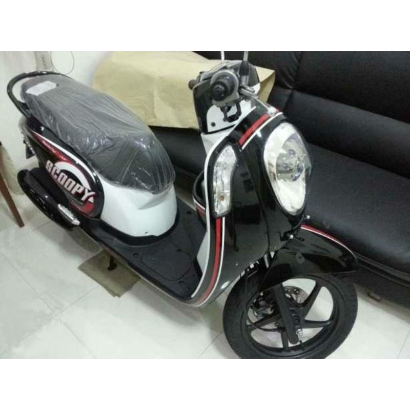 WIN - SAYAP TEBENG SAMPING/ LEGSHIELD LUAR BODY SAYAP DEPAN SCOOPY FI HITAM 2013 2014 2015 2016