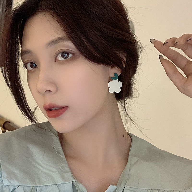 Anting Stud Silver Needle Bentuk Bunga Hati Gaya Korea Untuk Wanita