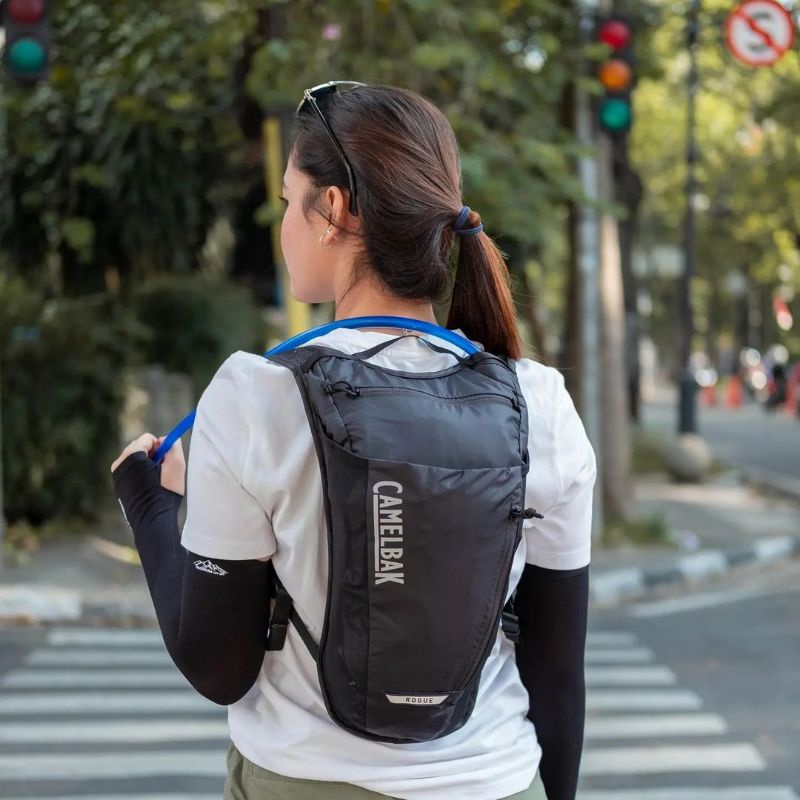 Camelbak Rogue Light Include Waterbladder - Tas Sepeda - Tas Running
