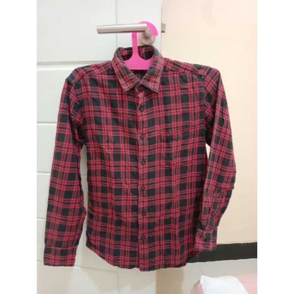 Preloved Kemeja Flanel UNIQLO The Executive dan Kemeja Distro 3 pcs