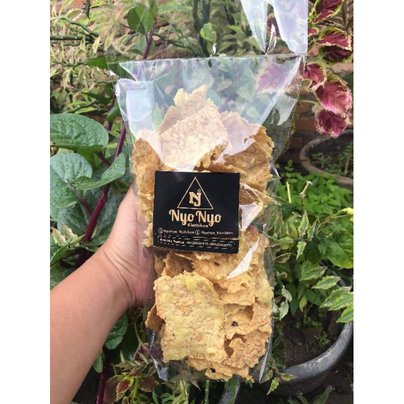

NyoNyo klithikan keripik tempe 100gram