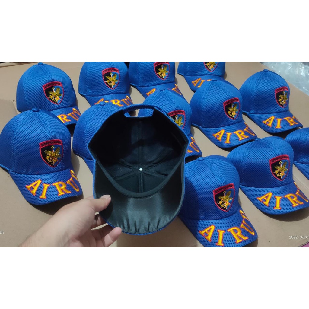 Topi biru airud