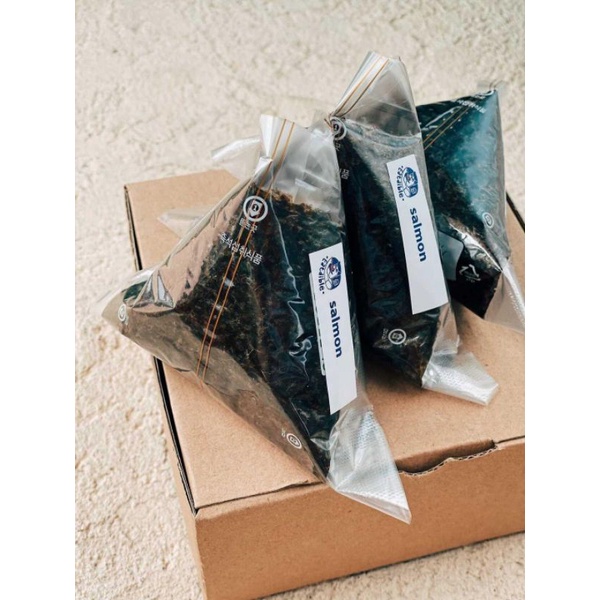 

Onigiri salmon / tuna