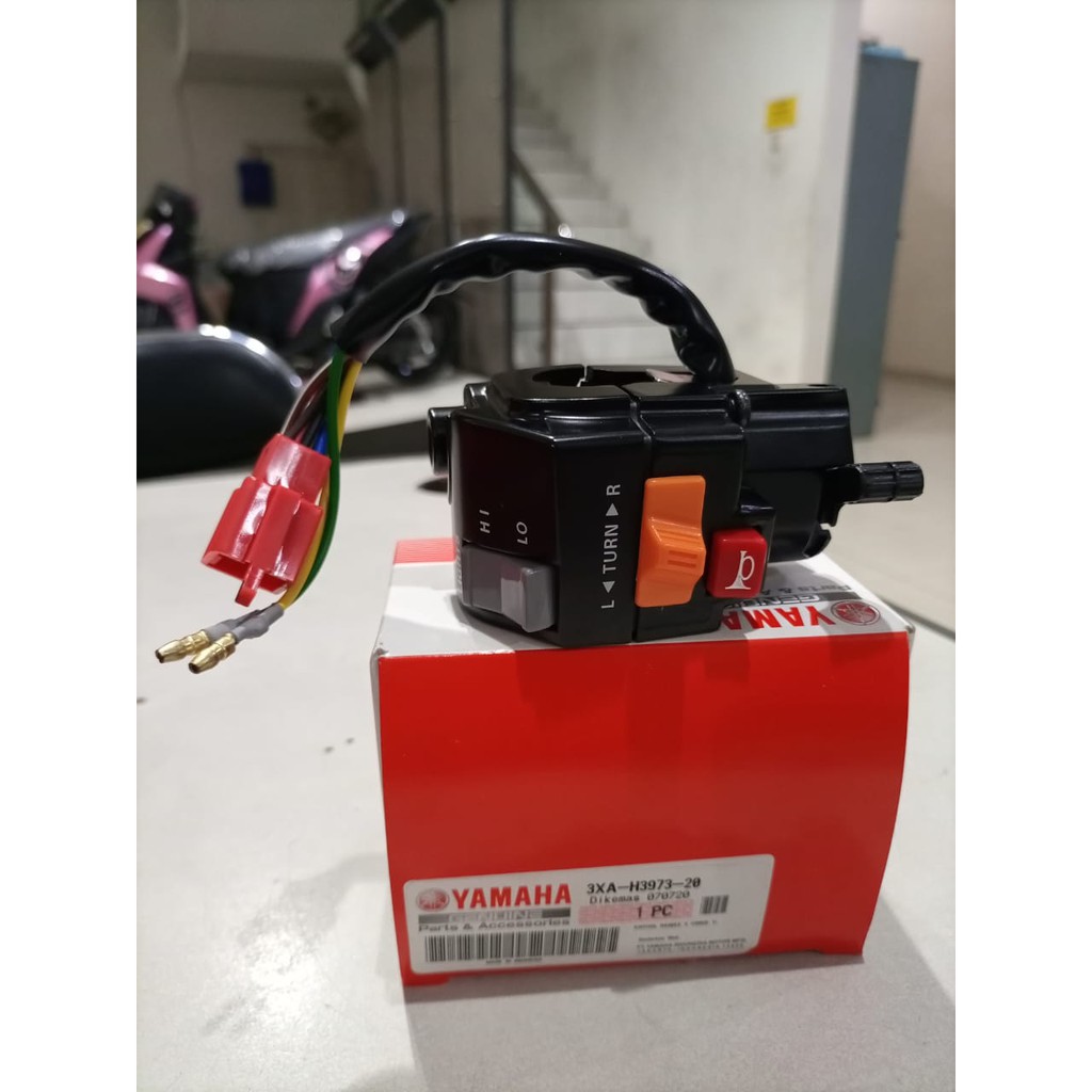 SAKLAR SWITCH HOLDER KIRI GENUIN FIZ R (3XA-H3973-20)