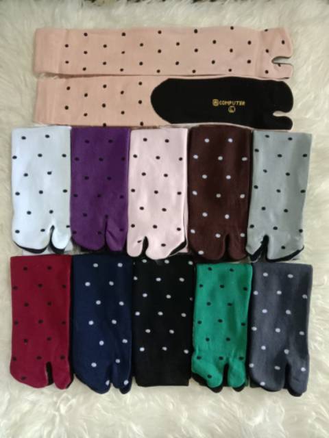 Kaos Kaki Jempol Polkadot Size L