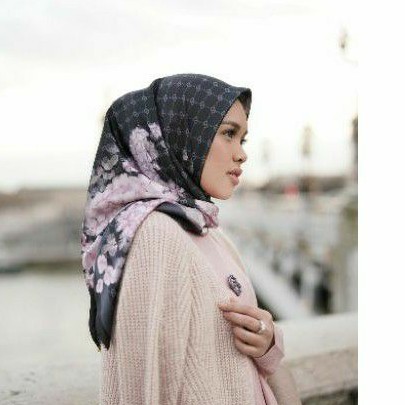 Buttonscarves Hydrangea Noir