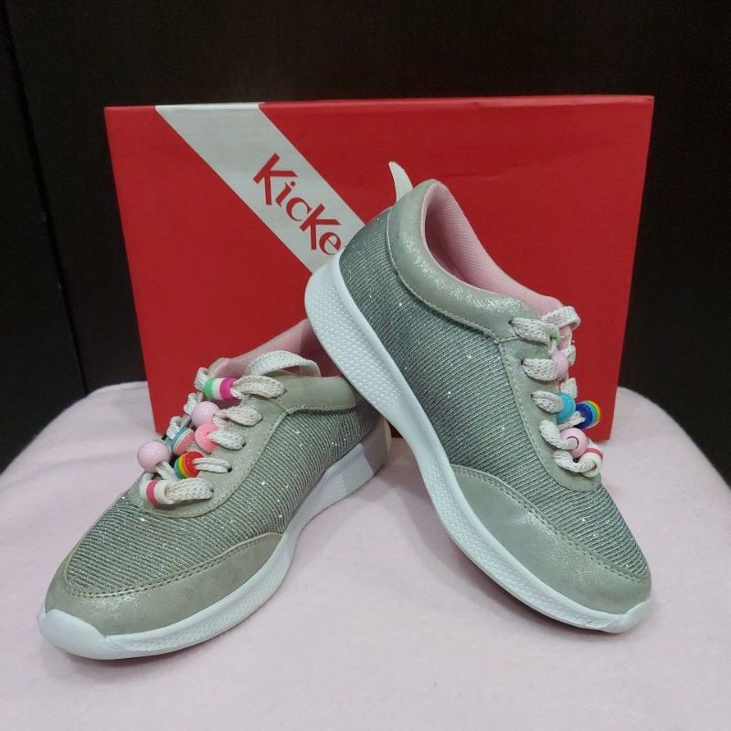 Sepatu kets anak perempuan Kickers original size 33 - Preloved