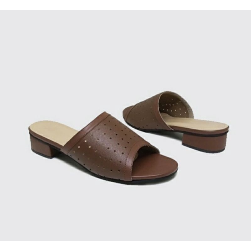 Sandal Wanita Kulit Big Size 41-42-43-44-45 Slop Ibu2 Pengajian Kasual Sendal Heels 3cm Empuk JUMBO Brown, 44